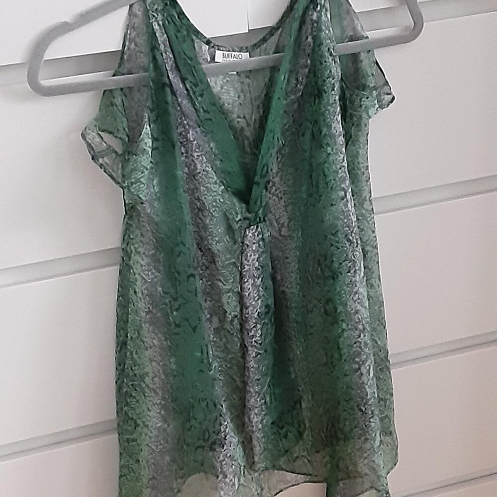 Green Chiffon Snake Print Cold Shoulder Blouse XS